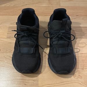 ON Cloud Black Cloudnova Running Sneakers